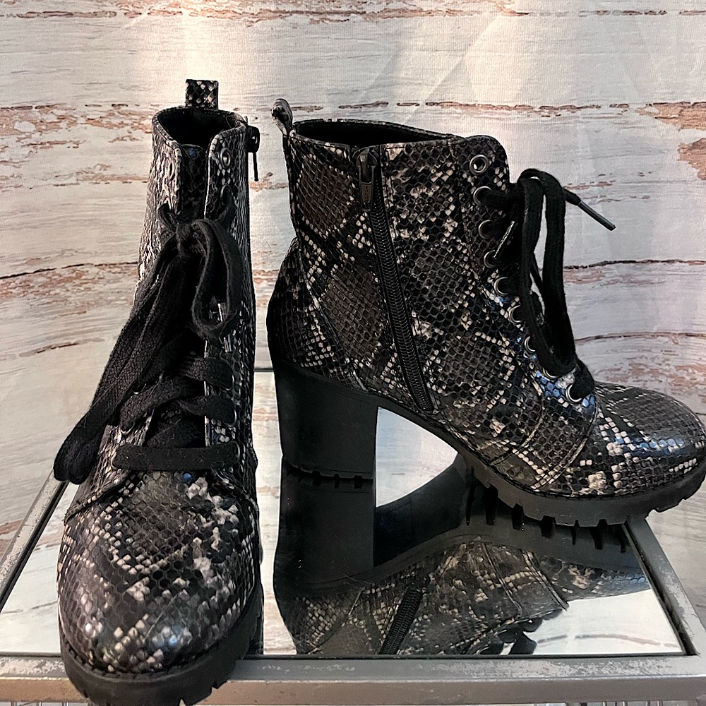 Time and Tru Snakeskin Lace Up Heel Boots 7
